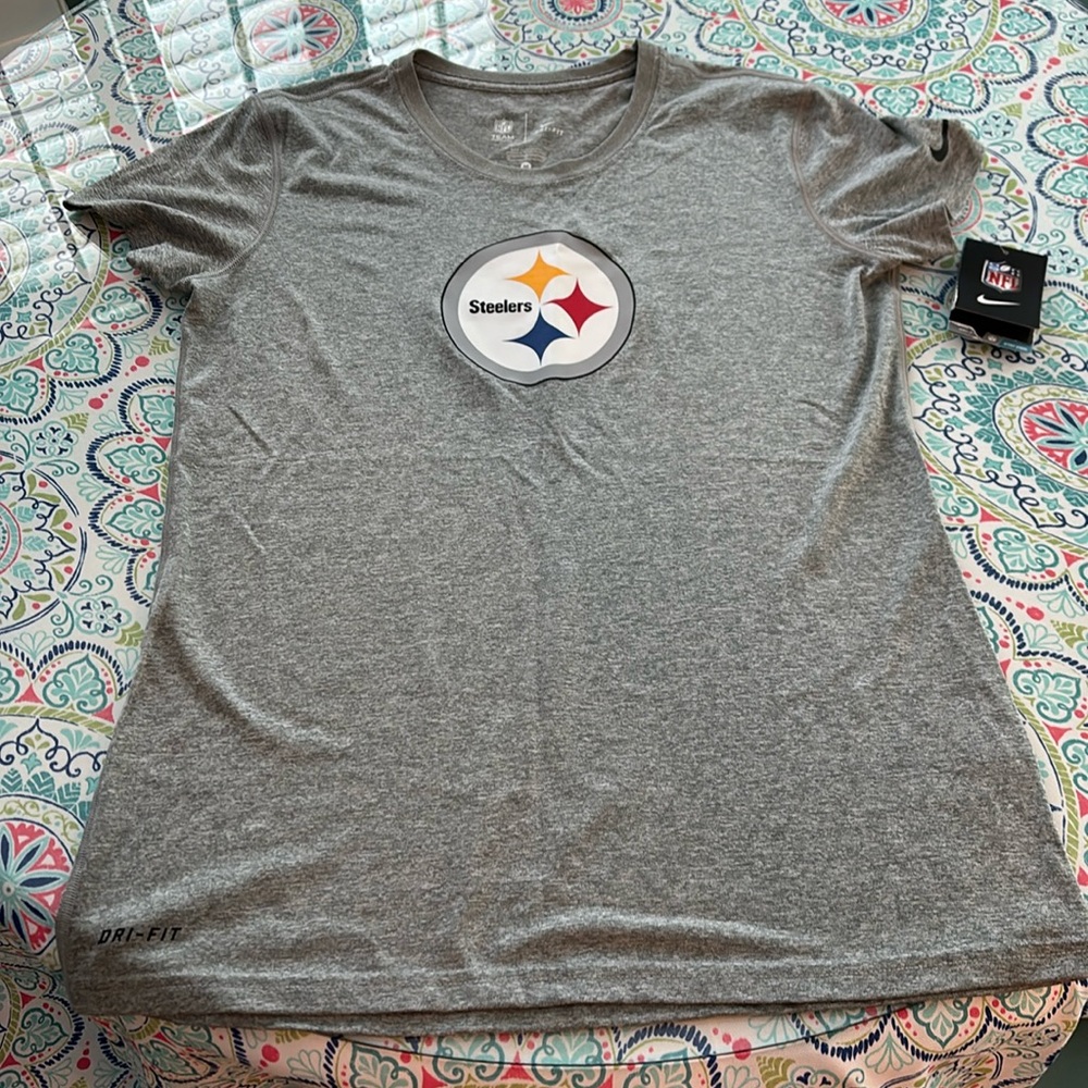 NFL Steelers women’s Football Nike Dri-fit shirt. Medium NWT